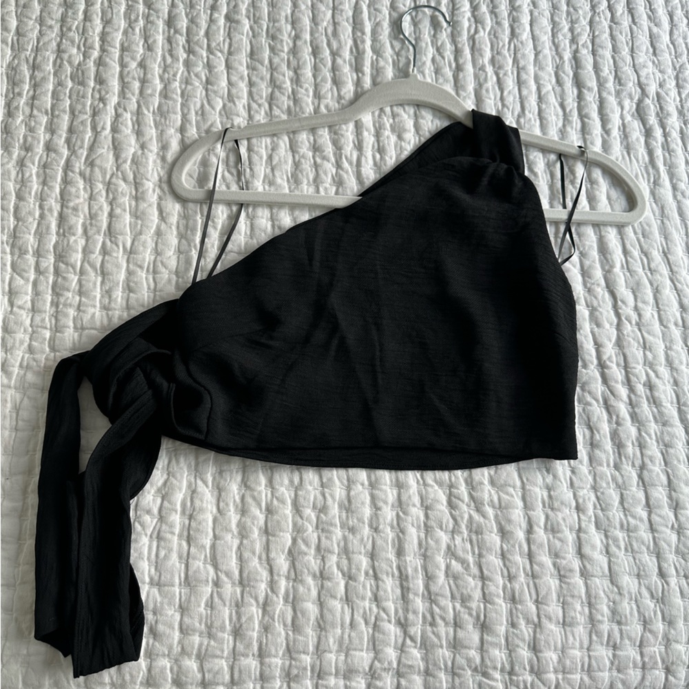 Super cute cropped off the shoulder top